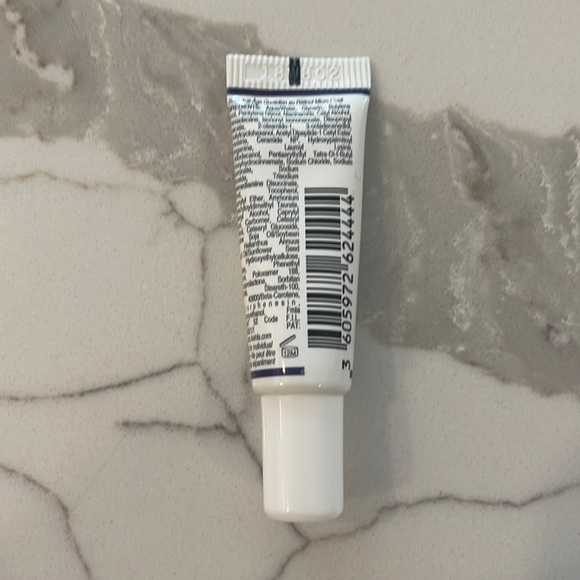 🌸5/$25🌸 Kiehl’s retinol skin-renewing daily micro-dose serum - Picture 2 of 2